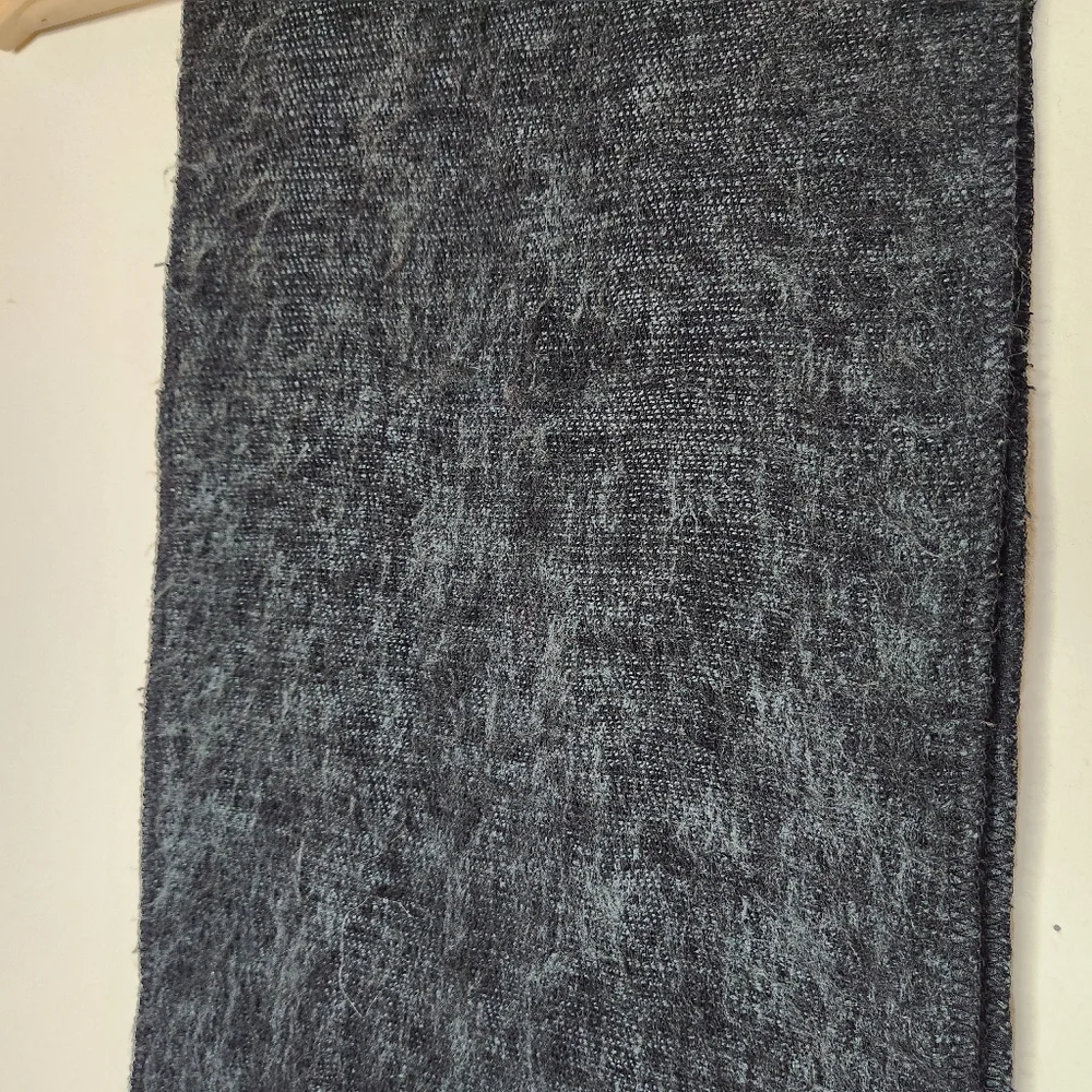 Zig Zag Collection Black 100% Wool Thin Scarf Tassels